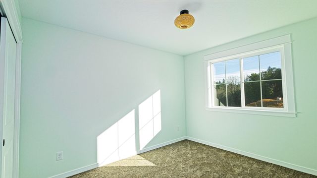 1106 Cascade Loop, Cave Junction, OR 97523