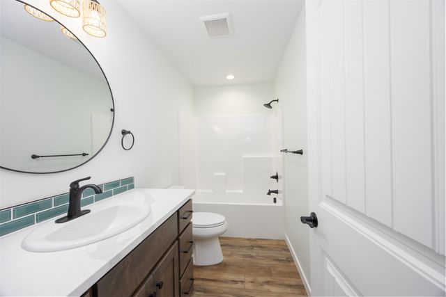 1106 Cascade Loop, Cave Junction, OR 97523