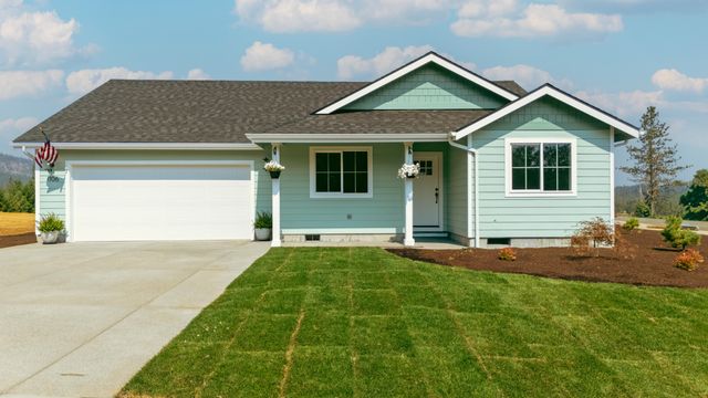 1106 Cascade Loop, Cave Junction, OR 97523