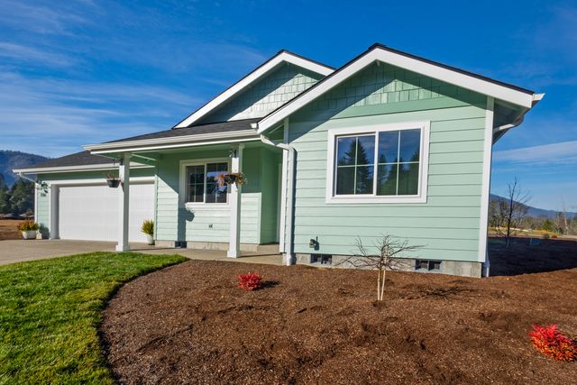 1106 Cascade Loop, Cave Junction, OR 97523