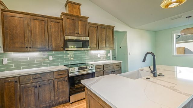 1106 Cascade Loop, Cave Junction, OR 97523