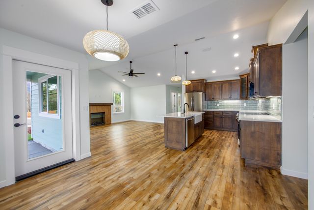 1106 Cascade Loop, Cave Junction, OR 97523