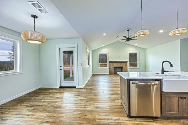 1106 Cascade Loop, Cave Junction, OR 97523