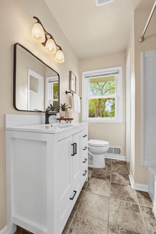 2481. 19th Avenue E, North Saint Paul, MN 55109