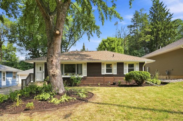 2481. 19th Avenue E, North Saint Paul, MN 55109
