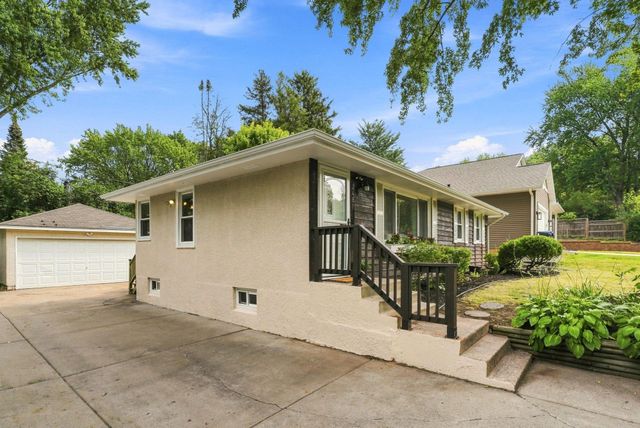 2481. 19th Avenue E, North Saint Paul, MN 55109