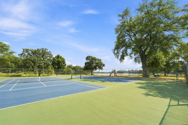 2481. 19th Avenue E, North Saint Paul, MN 55109