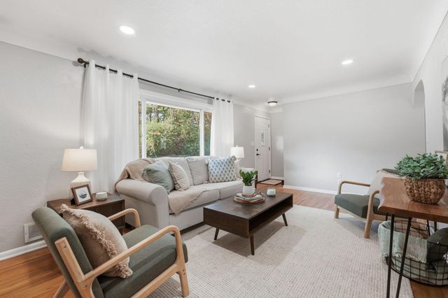 2481. 19th Avenue E, North Saint Paul, MN 55109