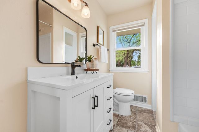 2481. 19th Avenue E, North Saint Paul, MN 55109