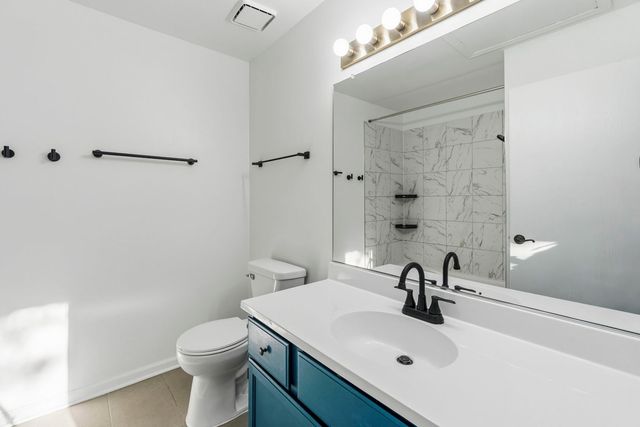 1820 W Highland Avenue D, Elgin, IL 60123