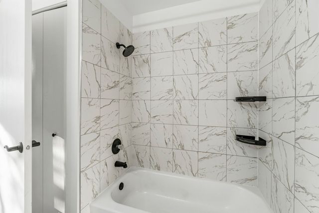 1820 W Highland Avenue D, Elgin, IL 60123