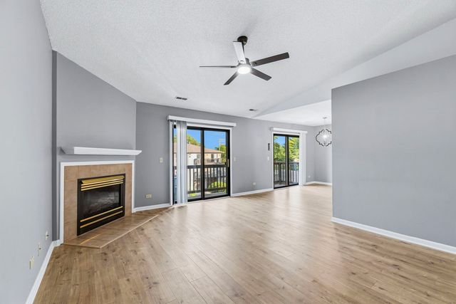 1820 W Highland Avenue D, Elgin, IL 60123