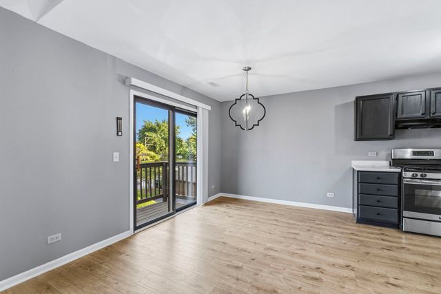 1820 W Highland Avenue D, Elgin, IL 60123