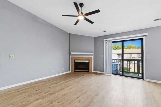 1820 W Highland Avenue D, Elgin, IL 60123