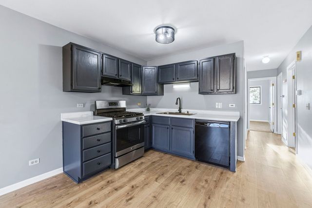 1820 W Highland Avenue D, Elgin, IL 60123