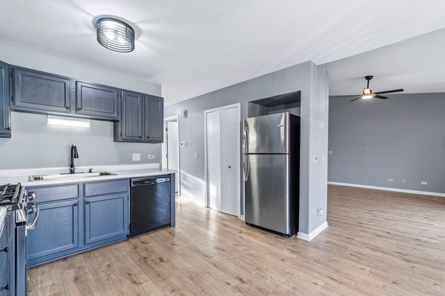 1820 W Highland Avenue D, Elgin, IL 60123