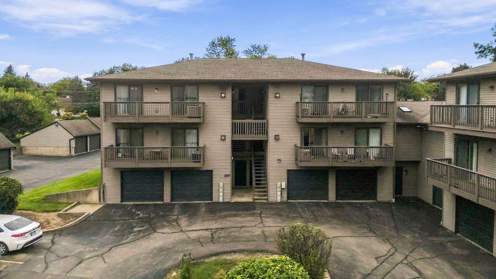 1820 W Highland Avenue D, Elgin, IL 60123