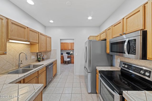 530 W Aspenwood Street, Green Valley, AZ 85614