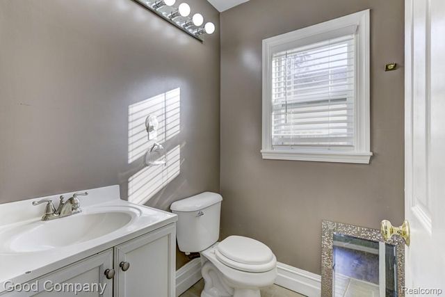 525 E Lewiston Avenue, Ferndale, MI 48220