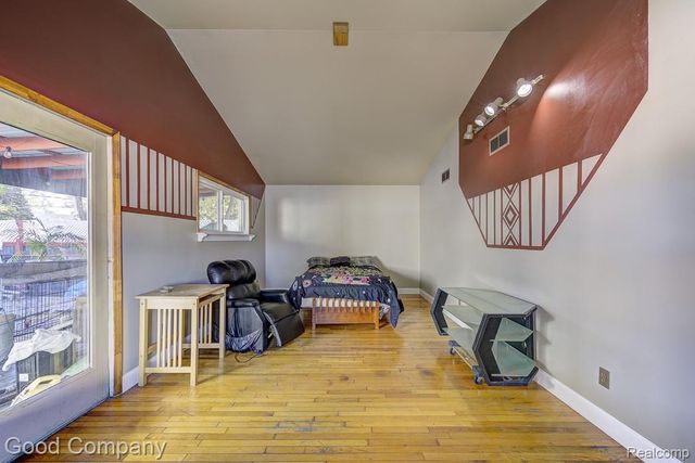 525 E Lewiston Avenue, Ferndale, MI 48220