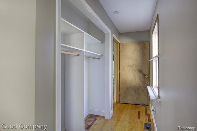 525 E Lewiston Avenue, Ferndale, MI 48220