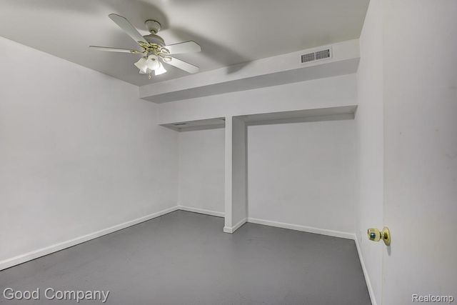 525 E Lewiston Avenue, Ferndale, MI 48220