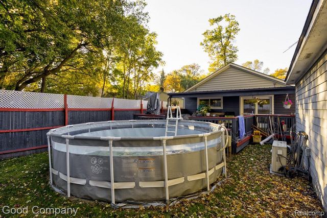 525 E Lewiston Avenue, Ferndale, MI 48220