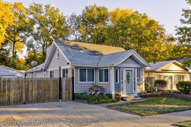 525 E Lewiston Avenue, Ferndale, MI 48220