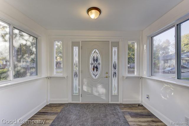 525 E Lewiston Avenue, Ferndale, MI 48220