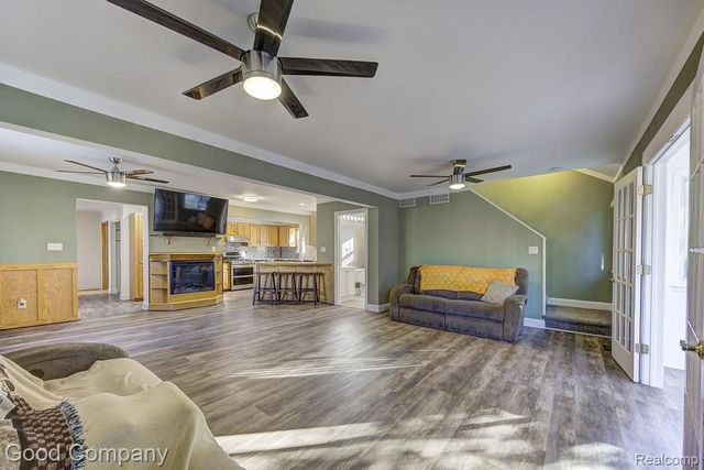 525 E Lewiston Avenue, Ferndale, MI 48220