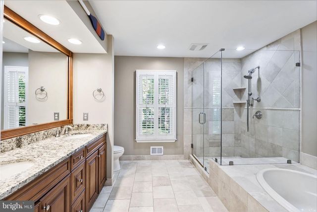 2989 FRANKLIN OAKS DR, Herndon, VA 20171