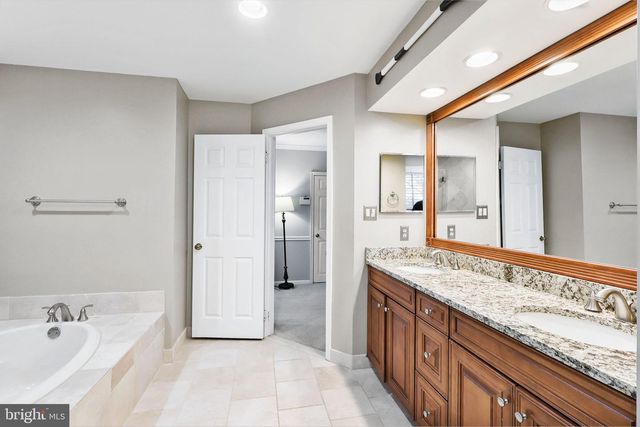 2989 FRANKLIN OAKS DR, Herndon, VA 20171