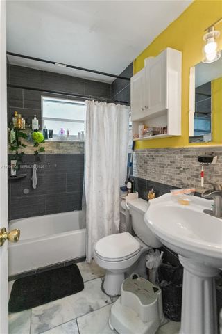 1000 NW 23rd Ter, Pompano Beach, FL 33069