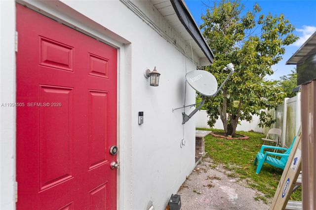 1000 NW 23rd Ter, Pompano Beach, FL 33069