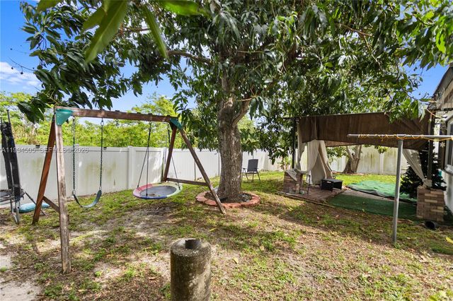 1000 NW 23rd Ter, Pompano Beach, FL 33069