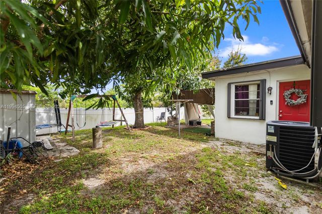 1000 NW 23rd Ter, Pompano Beach, FL 33069