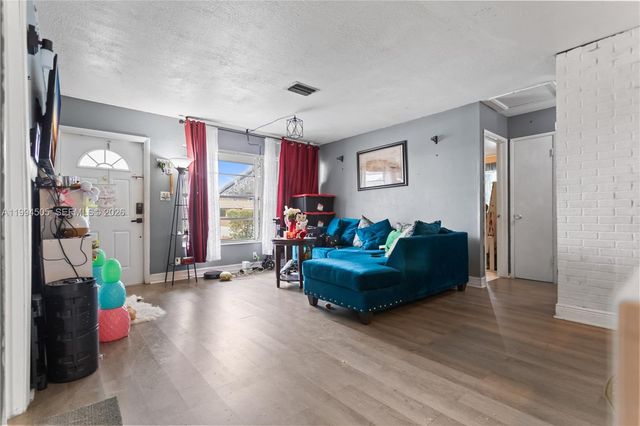 1000 NW 23rd Ter, Pompano Beach, FL 33069