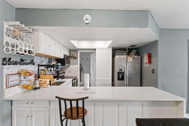 1000 NW 23rd Ter, Pompano Beach, FL 33069