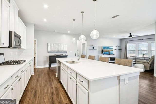 1114 Hibiscus Way SW, Mableton, GA 30126