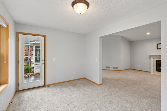 2099 Albemarle Court N, Roseville, MN 55113