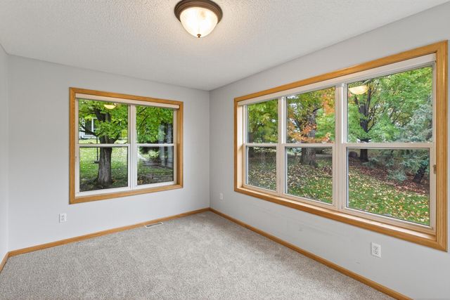 2099 Albemarle Court N, Roseville, MN 55113