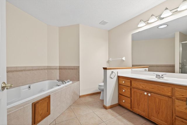 2099 Albemarle Court N, Roseville, MN 55113