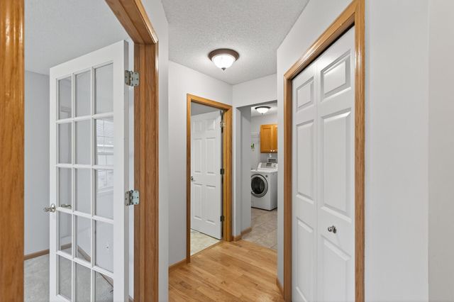 2099 Albemarle Court N, Roseville, MN 55113