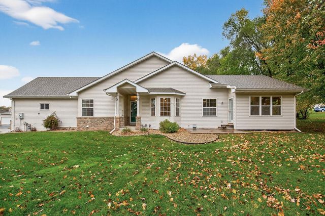 2099 Albemarle Court N, Roseville, MN 55113