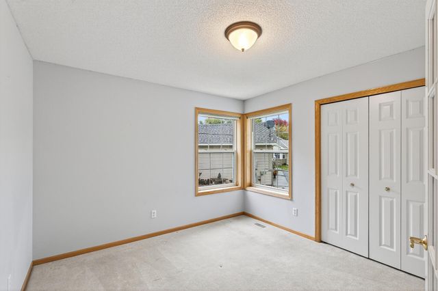 2099 Albemarle Court N, Roseville, MN 55113