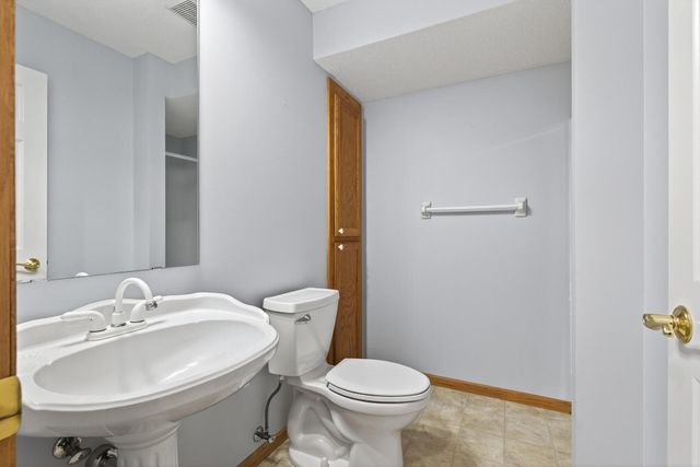 2099 Albemarle Court N, Roseville, MN 55113