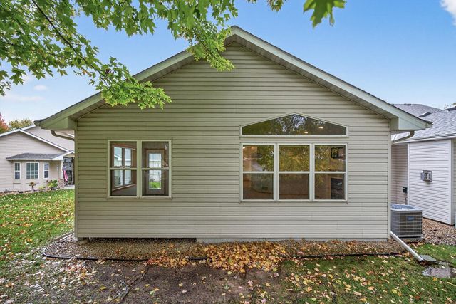 2099 Albemarle Court N, Roseville, MN 55113