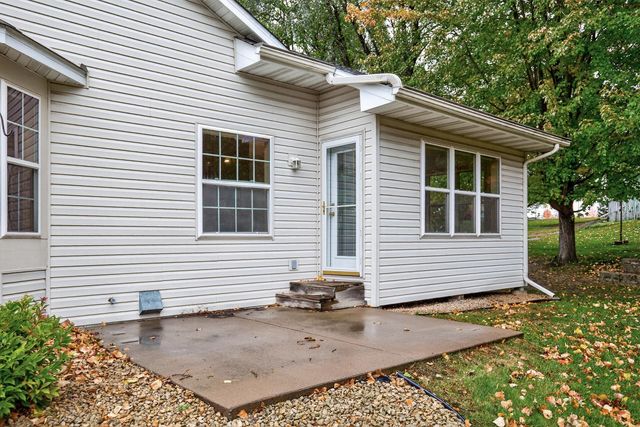 2099 Albemarle Court N, Roseville, MN 55113