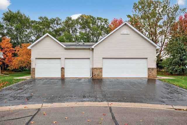 2099 Albemarle Court N, Roseville, MN 55113