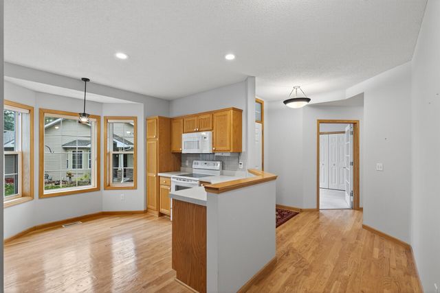 2099 Albemarle Court N, Roseville, MN 55113